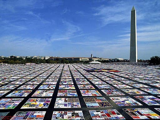 Aids-Quilt, © National Institutes of Health, Public domain, via Wikimedia Commons